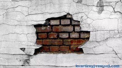 Как заделать дыру или трещину в стене
