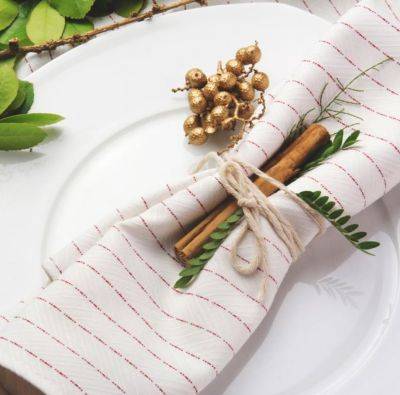 80 способов украсить новогодний стол салфетками: праздничная сервировка 2022 - roomble.com