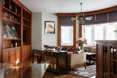 Интерьер просторной двухкомнатной квартиры с большим эркером - roomble.com