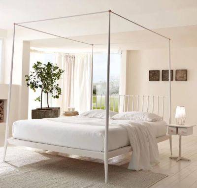 Кровати-платформы, балдахины и блеск металла: тренды интерьера современной спальни - roomble.com