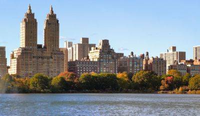 Архитектурные экскурсии по Нью-Йорку: интерьер элитной квартиры с видом на центр города