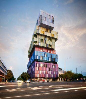 Архитектор и художник превратили обычное здание в арт-объект