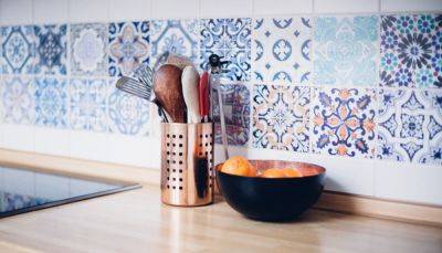 Как оформить кухонный фартук: 20 ярких идей