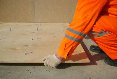Выравнивание бетонного пола фанерой