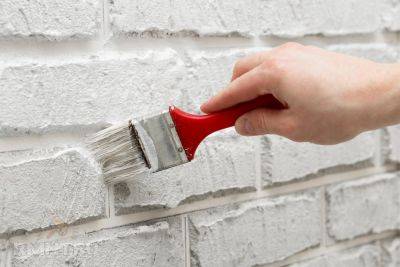 Как красить кирпичную стену: чем покрасить кирпич