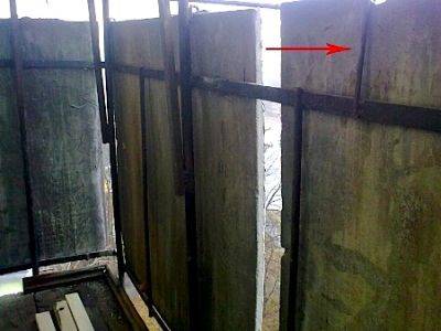 Обшивка балкона профнастилом при установленной балконной раме