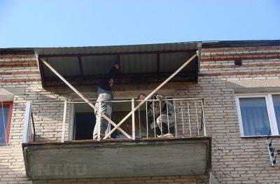 Как сделать крышу или козырек на балконе на последнем этаже